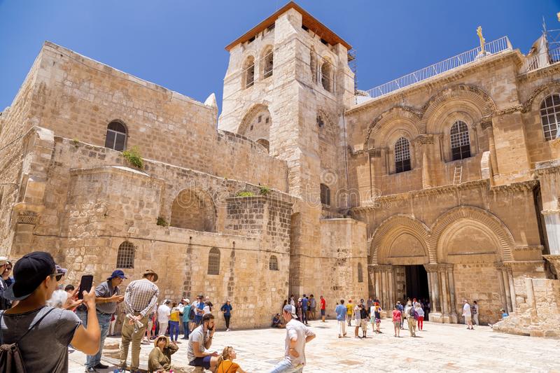 jerusalem-israel-june-tourists-sitting-entrance-church-holy-sepulchre-where-jesus-christ-laid-to-rest-pilgrim-christians-121417761